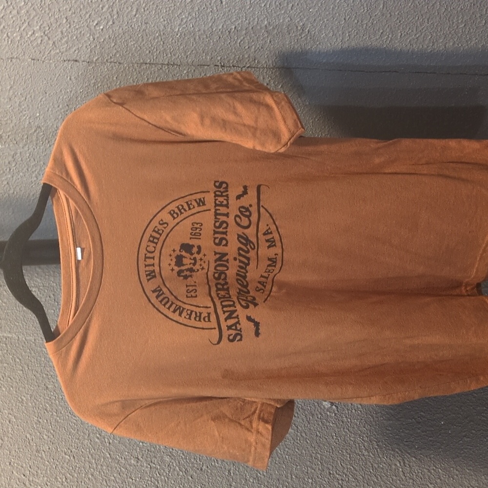 Sanderson Sisters orange T-shirt